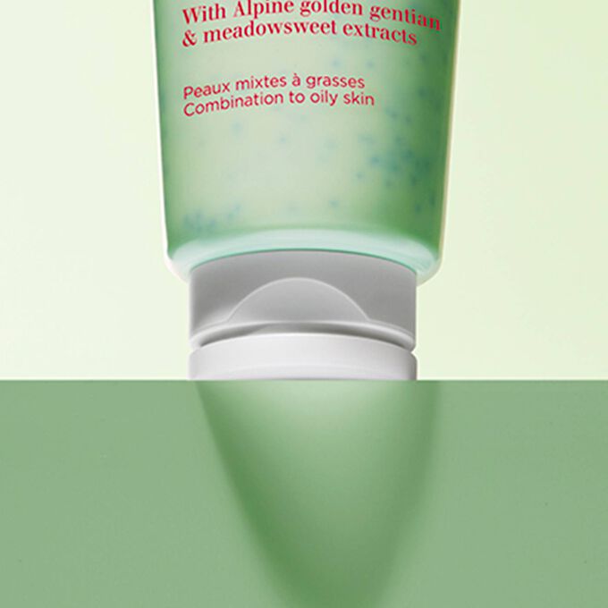 Purifying Gentle Foaming Cleanser 2025