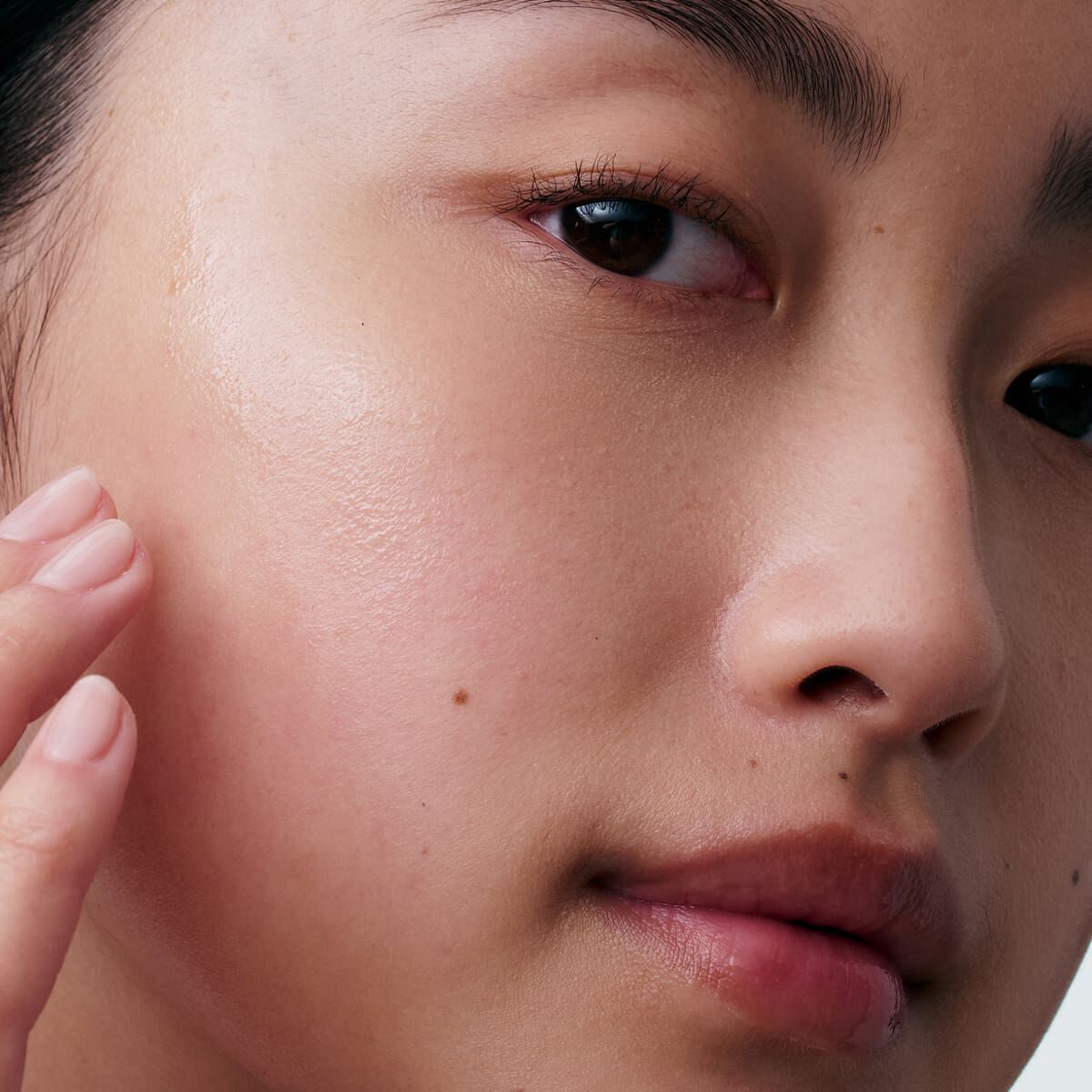 Precious La Lotion Age-Defying Treatment Essence | CLARINS®