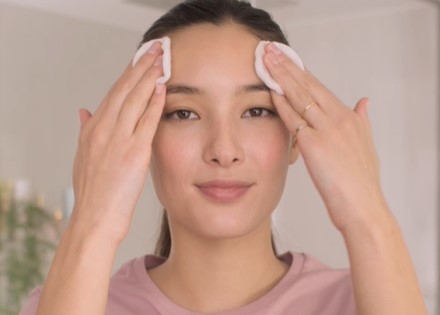 How to apply anti-ageing toner