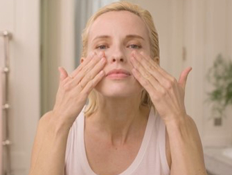 How to apply Face Mask